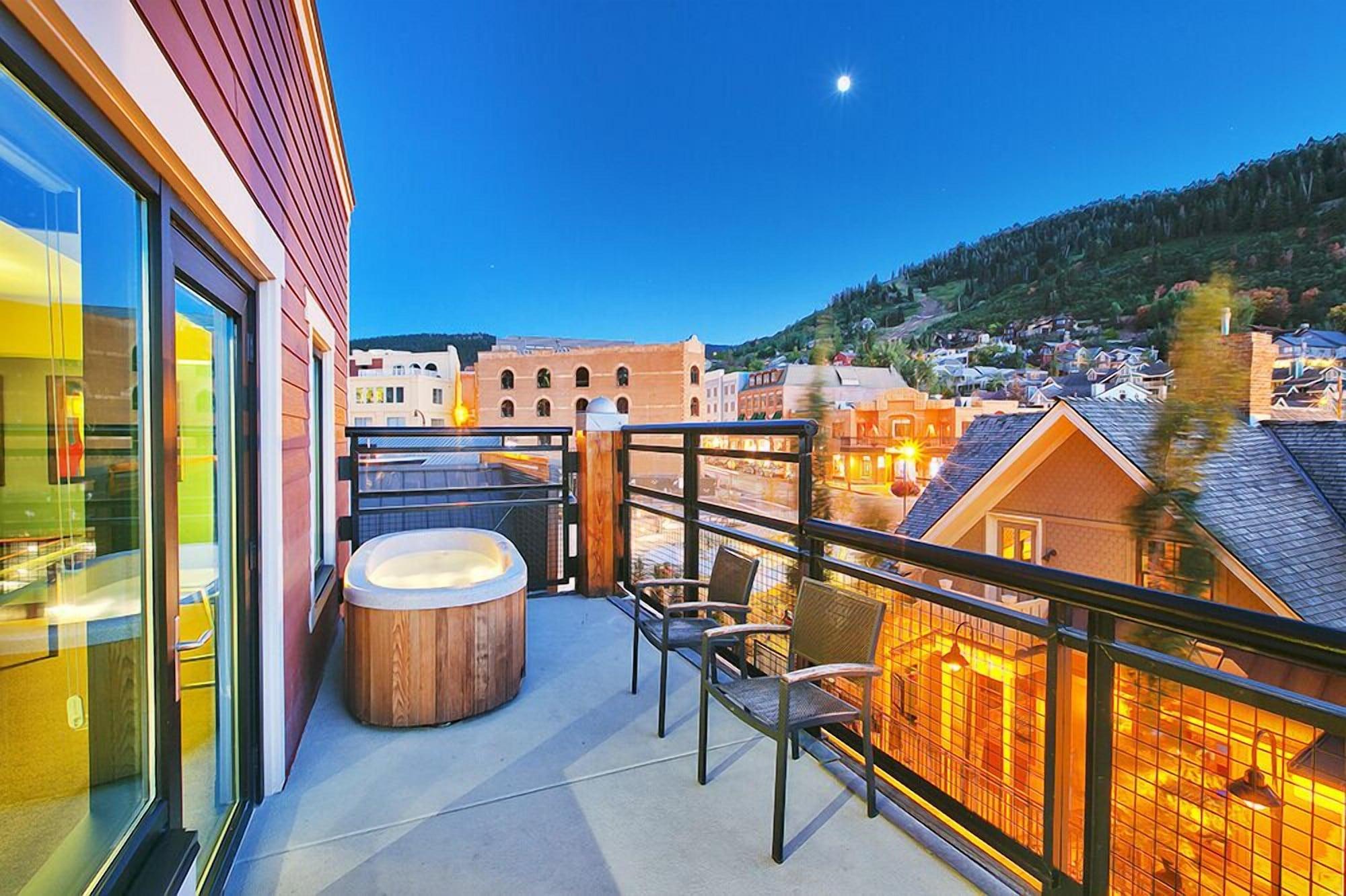 Main & Sky Villa Park City Eksteriør billede
