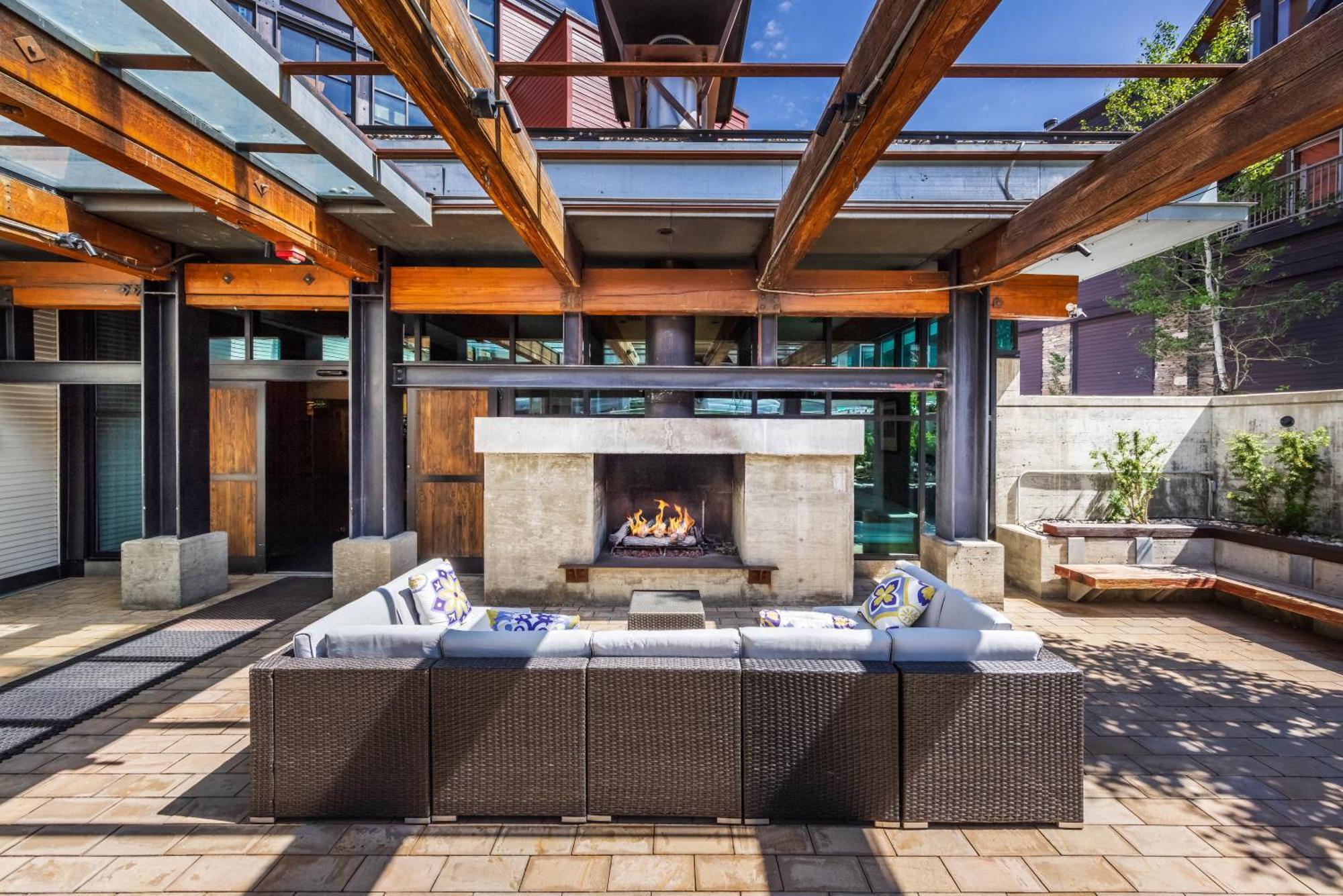 Main & Sky Villa Park City Eksteriør billede